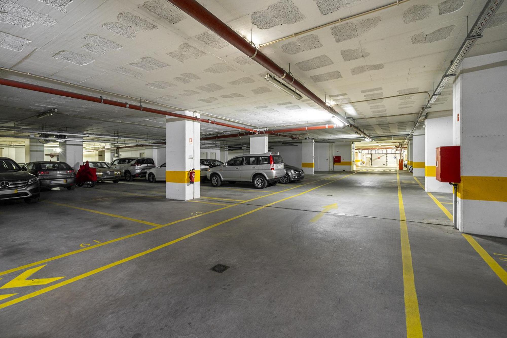 Whome Family Condo - Urban Retreat With Parking, Ac, Elevator In Great Location Lisboa Extérieur photo